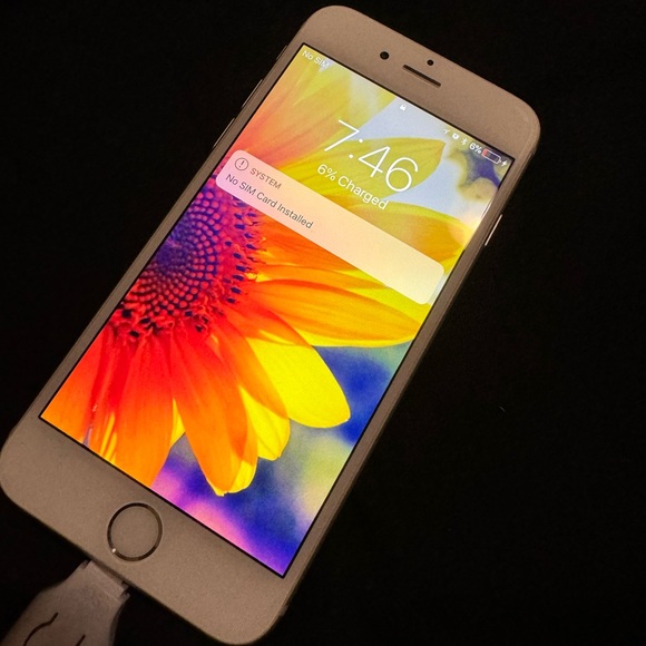 iPhone 6 16 GB Used but Good Condition No Sim Card No Cracks - Picture 4 of 11